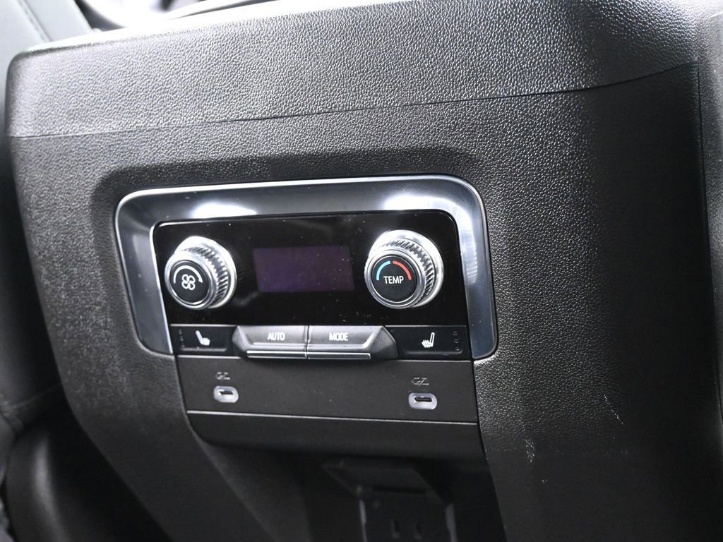 Used 2024 GMC Yukon SLT w/ SLT Luxury Package image 50