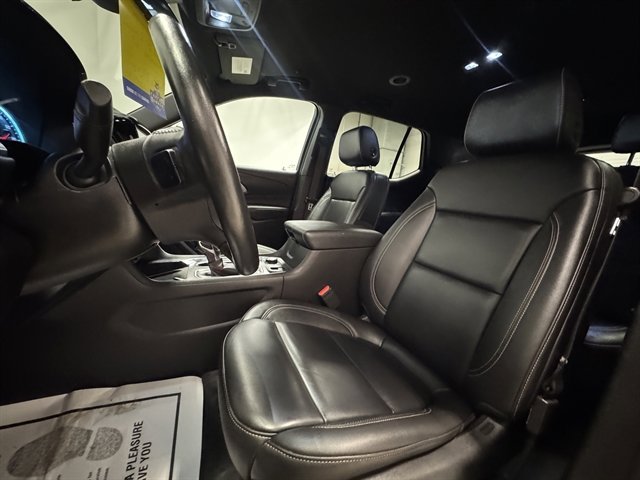 Used 2022 Chevrolet Traverse LT image 18