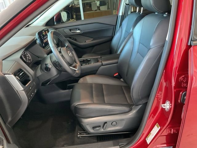 Used 2023 Nissan Rogue SL w/ SL Premium Package image 4