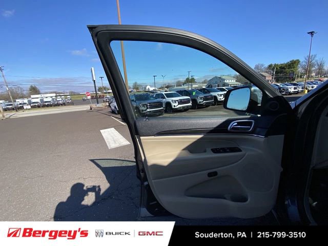 Used 2019 Jeep Grand Cherokee Limited AWD/4WD image 25