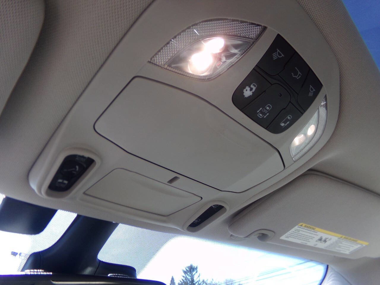 Used 2017 Chrysler Pacifica Limited image 27