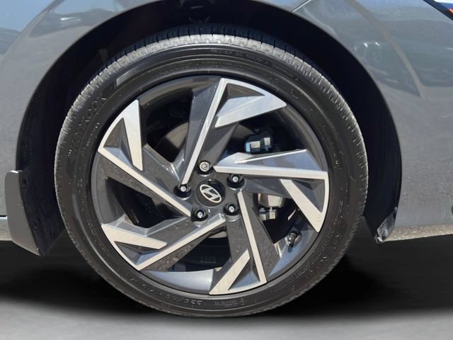 Certified 2025 Hyundai Elantra Limited FWD image 37