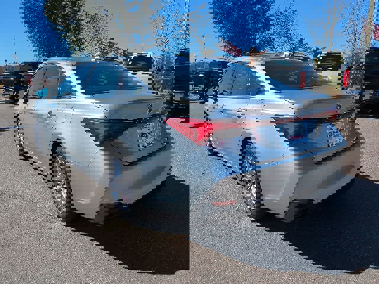 Certified 2021 Toyota Avalon XLE w/ Moonroof Package image 4