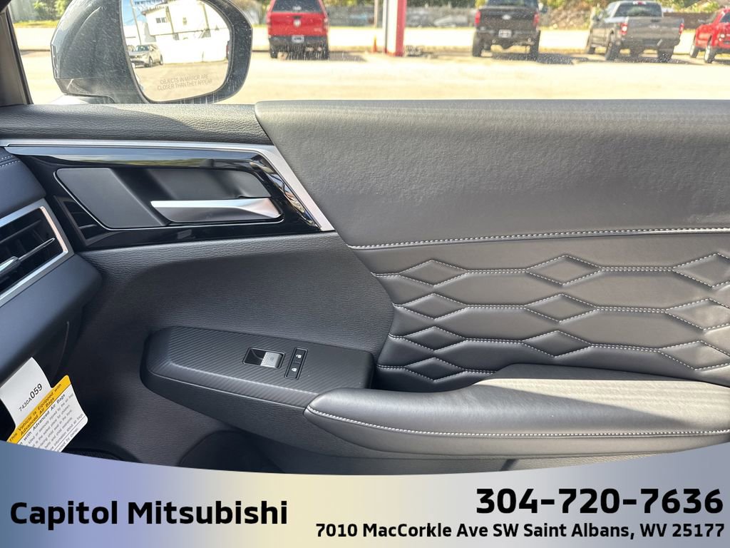 New 2025 Mitsubishi Outlander SEL image 26