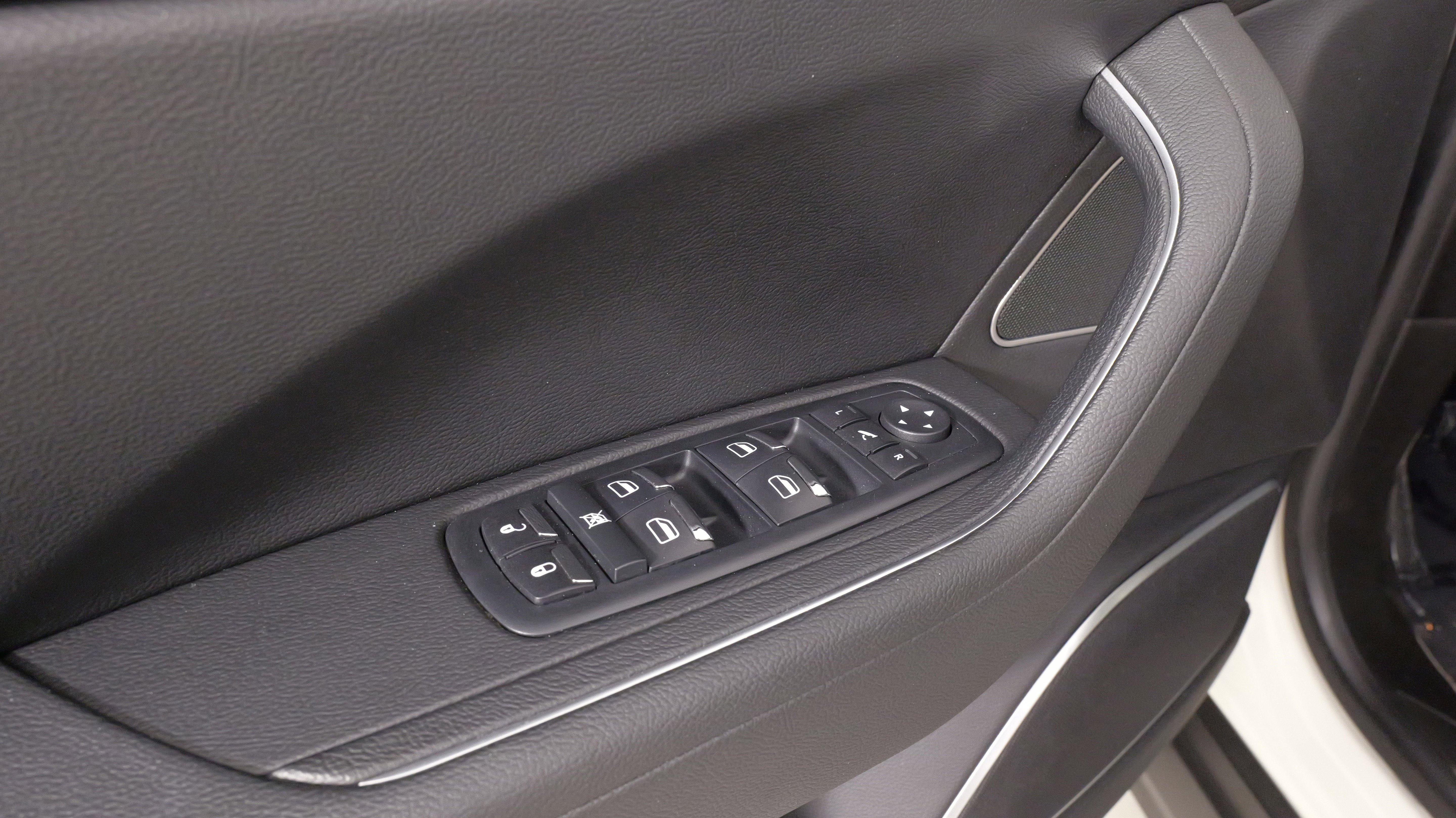 Used 2018 Maserati Levante image 25