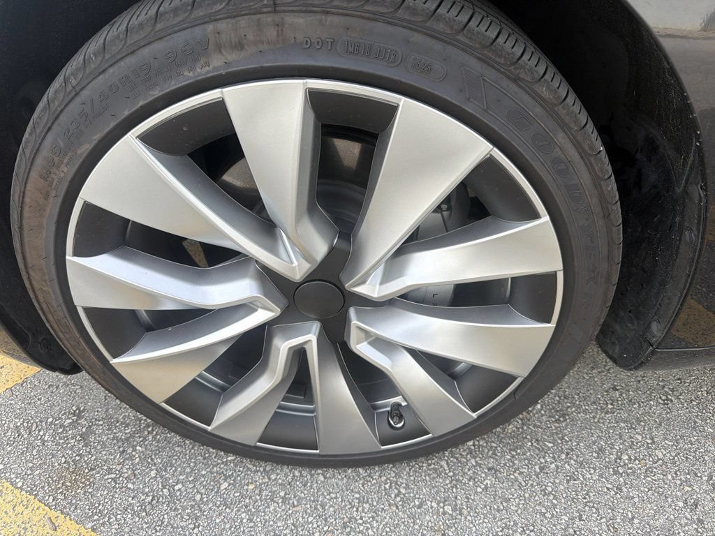 Used 2025 Tesla Model 3 Long Range RWD image 11