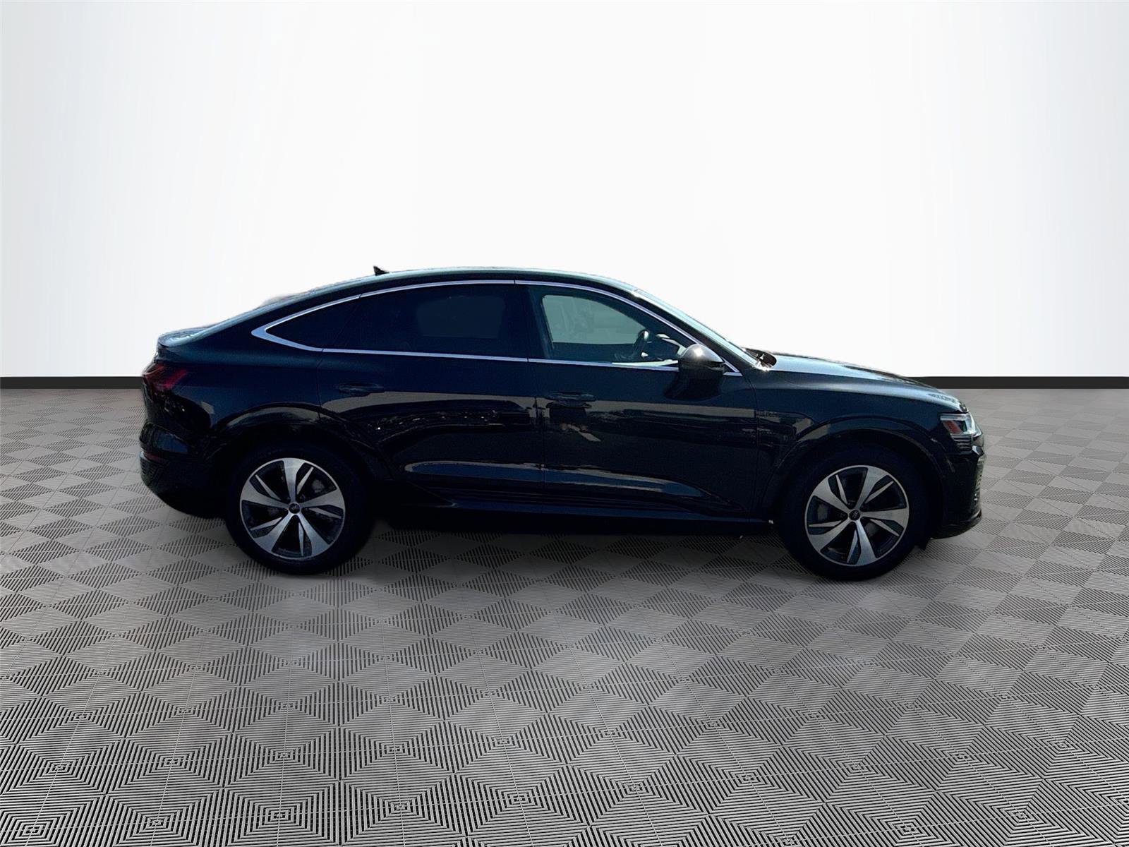 Certified 2024 Audi Q8 e-tron Premium Plus w/ Premium Plus Package AWD/4WD image 8