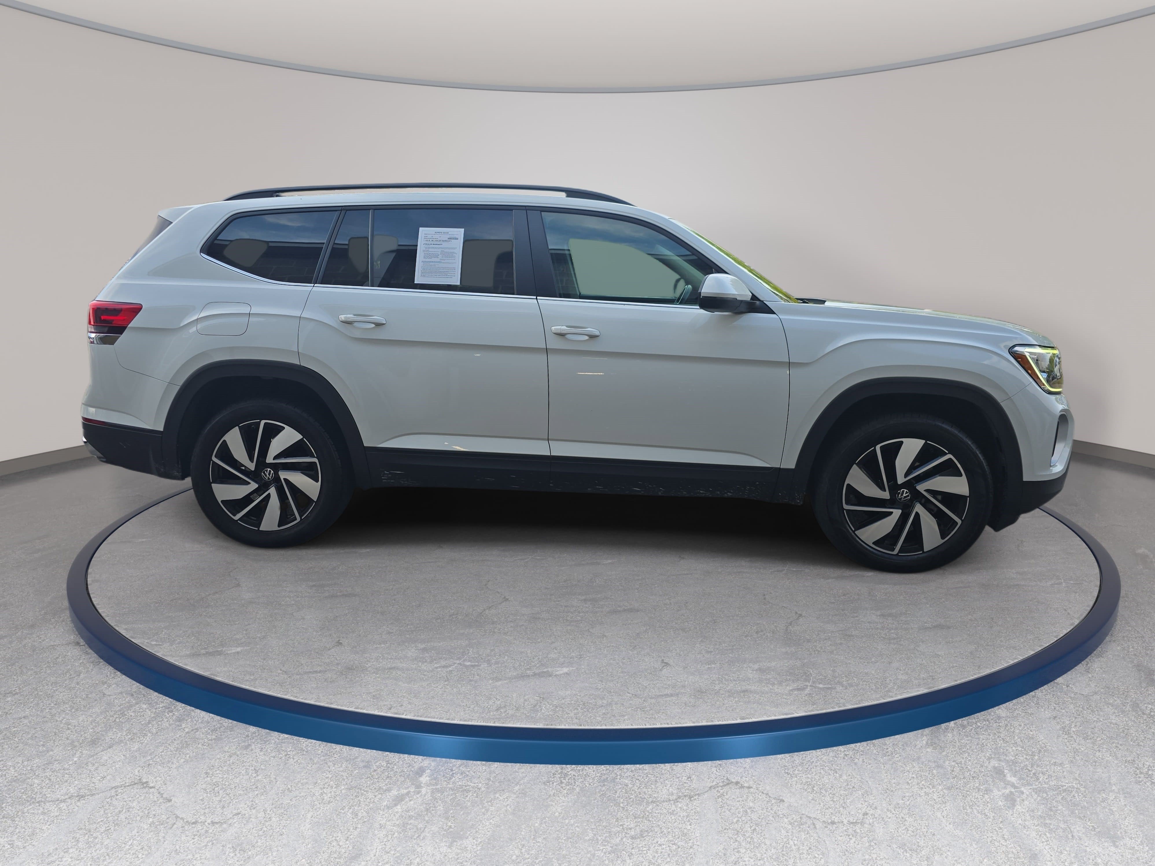 Used 2025 Volkswagen Atlas SE FWD image 4