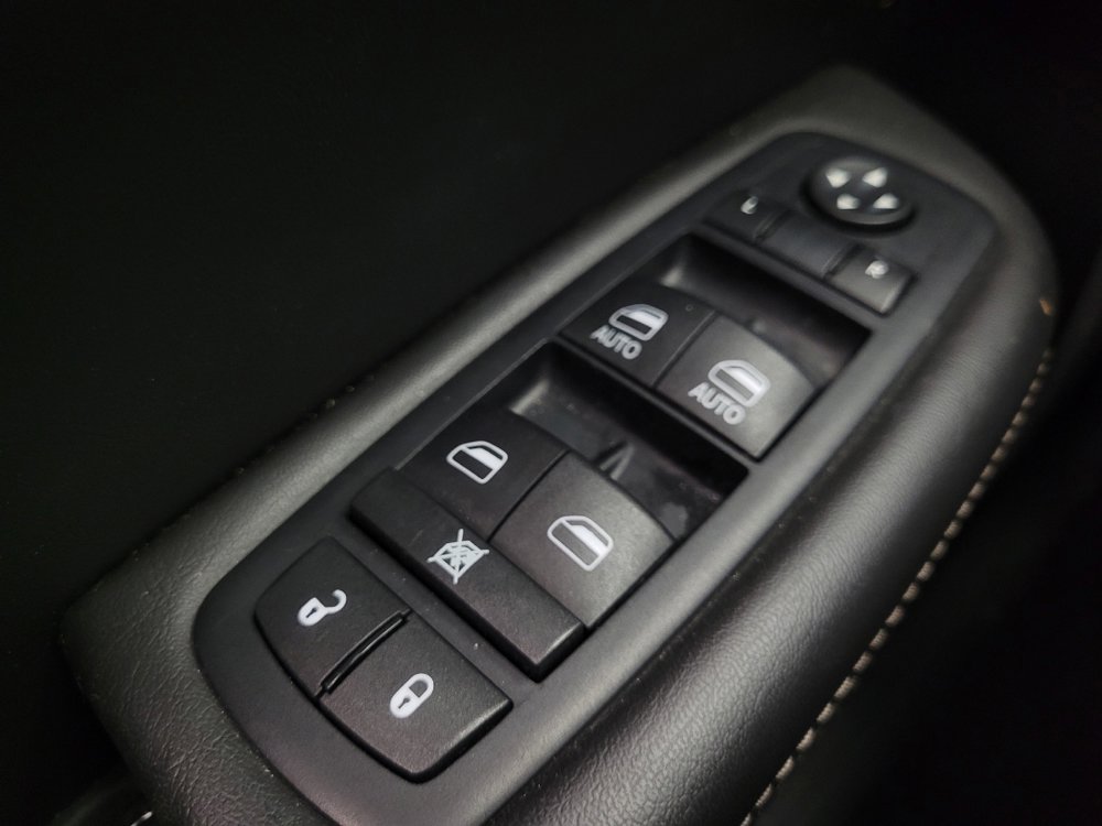 Used 2016 Chrysler 200 C w/ Premium Group image 27