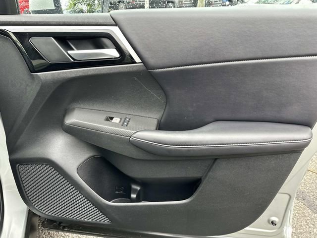 Used 2023 Mitsubishi Outlander SE AWD/4WD image 9