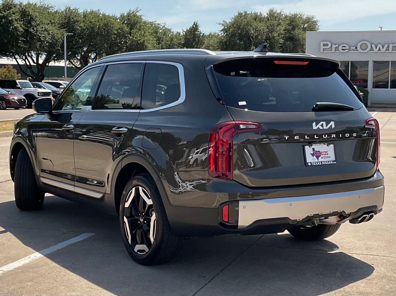 Used 2025 Kia Telluride S FWD image 6