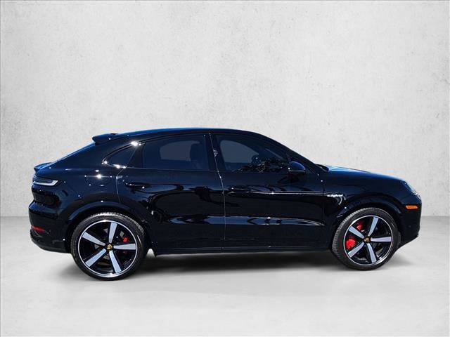 Used 2024 Porsche Cayenne Turbo image 4