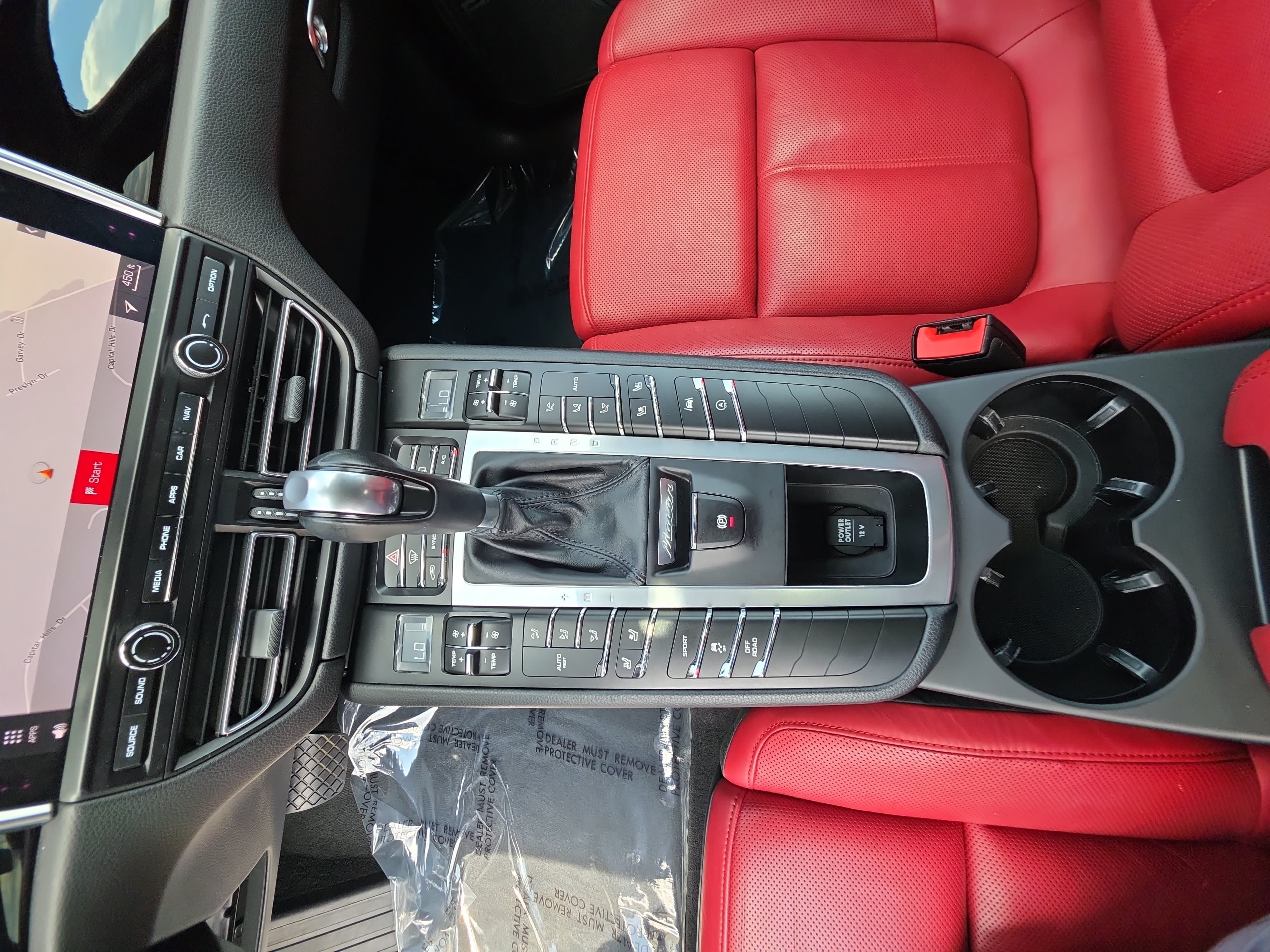 Used 2021 Porsche Macan AWD/4WD image 24