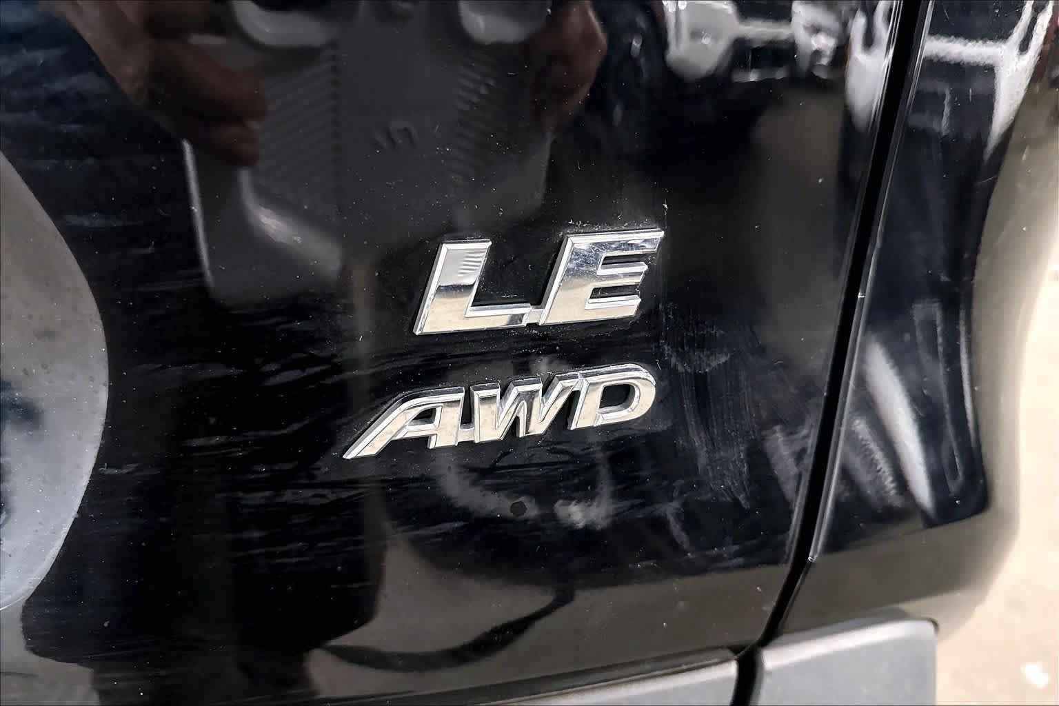 Used 2024 Toyota RAV4 LE AWD/4WD image 10