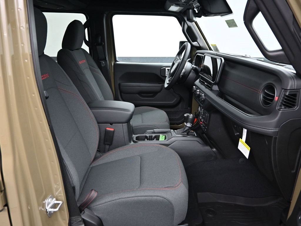 Certified 2025 Jeep Wrangler Unlimited Rubicon w/ Technology Group image 18