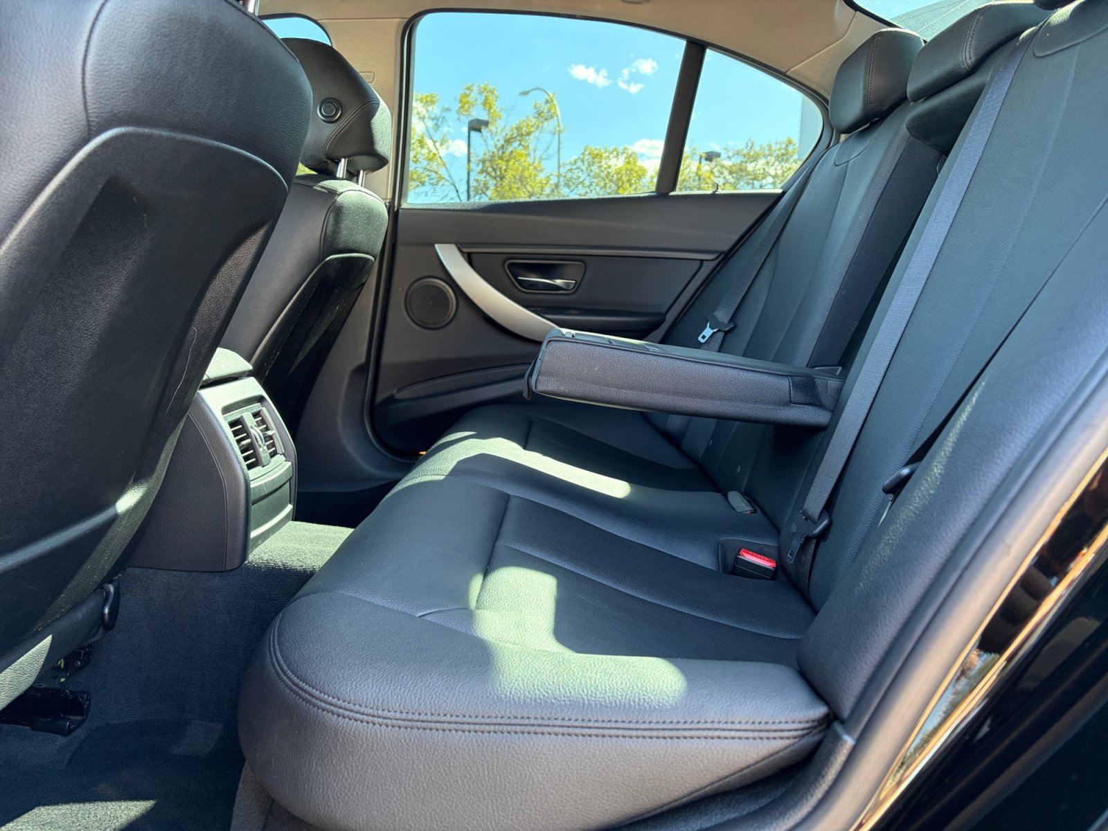 Used 2015 BMW 320i xDrive Sedan AWD/4WD image 17