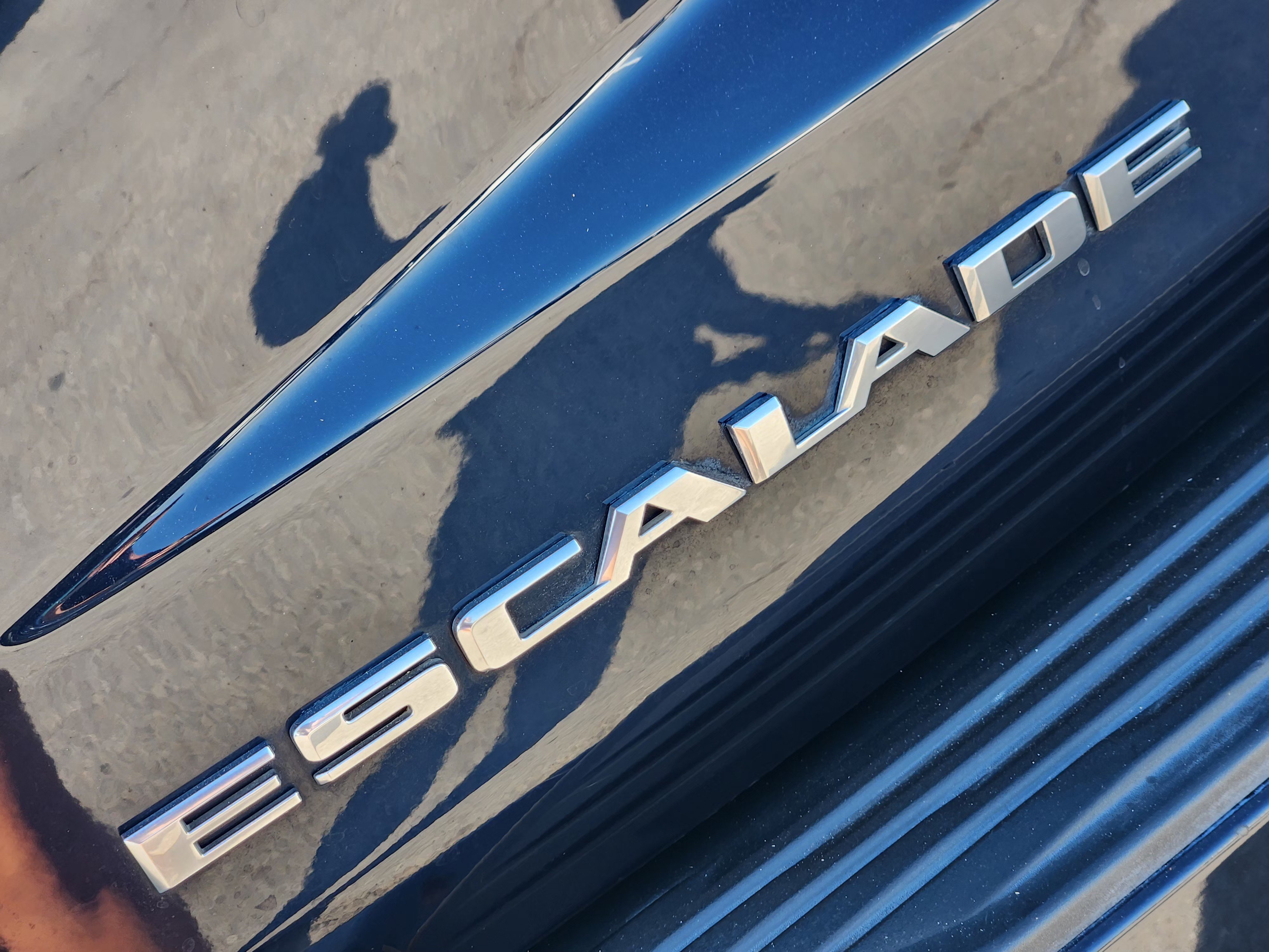 Used 2021 Cadillac Escalade Premium Luxury AWD/4WD image 12
