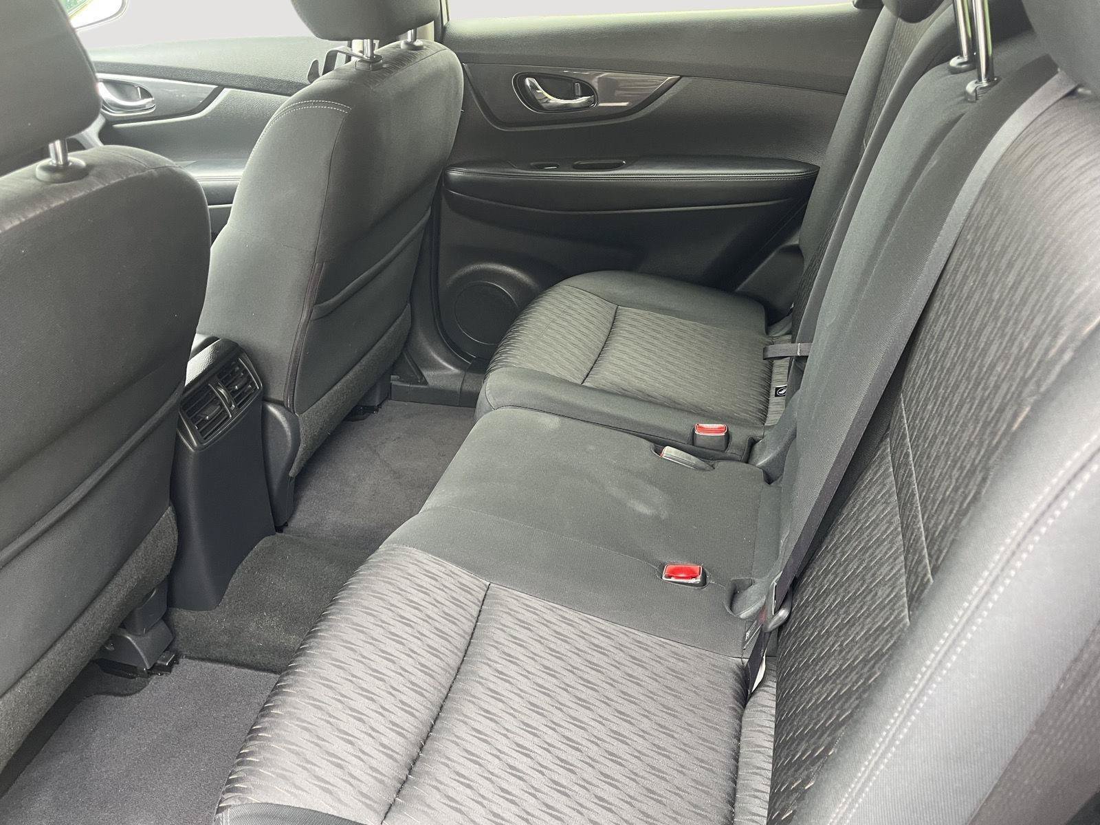 Used 2018 Nissan Rogue SV AWD/4WD image 14