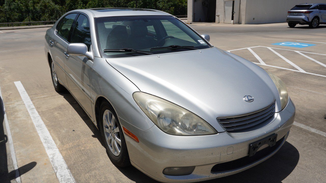 Used 2002 Lexus ES 330 w/ Premium Pkg FWD image 3