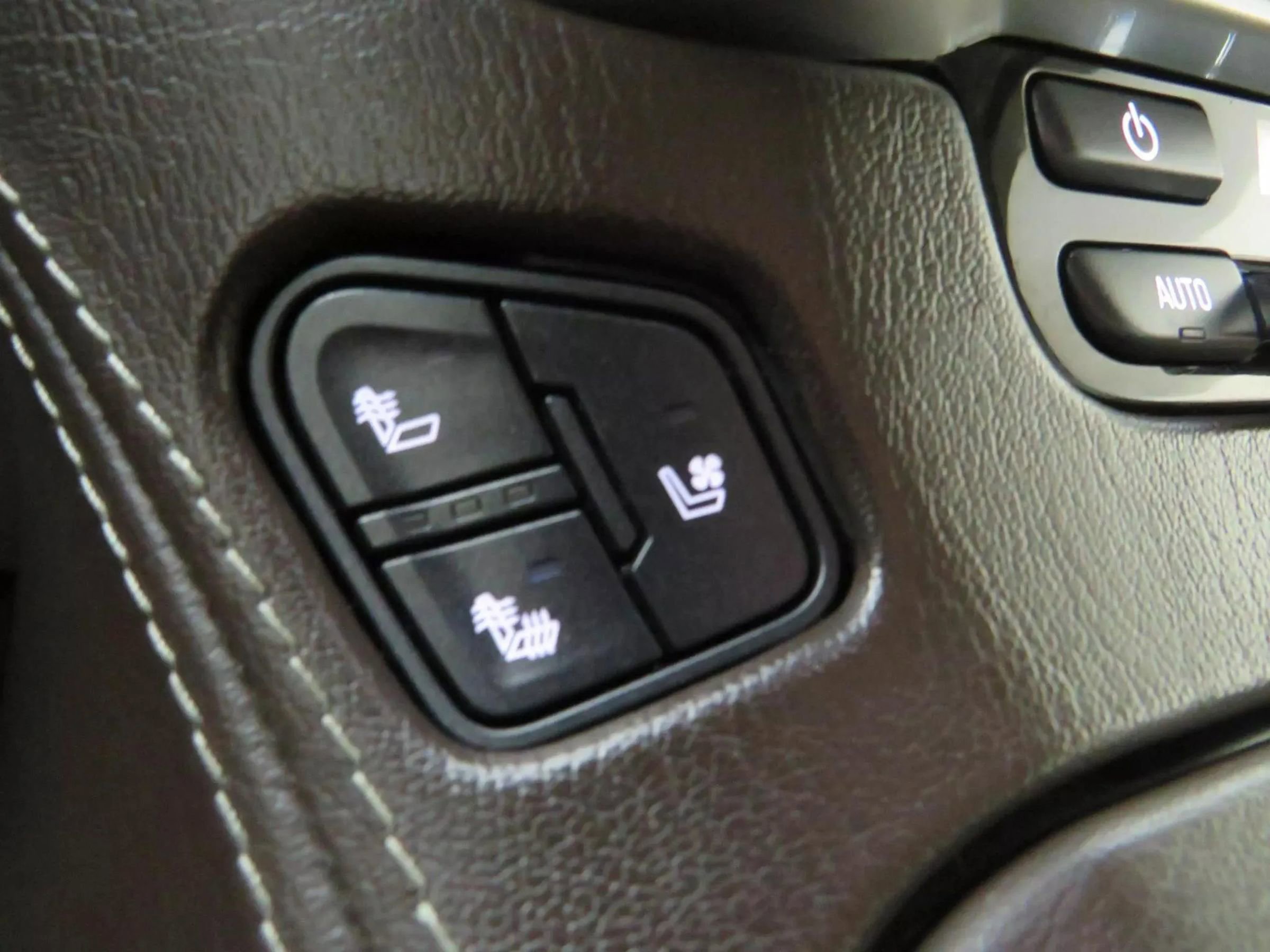 Used 2020 Chevrolet Tahoe Premier AWD/4WD image 25