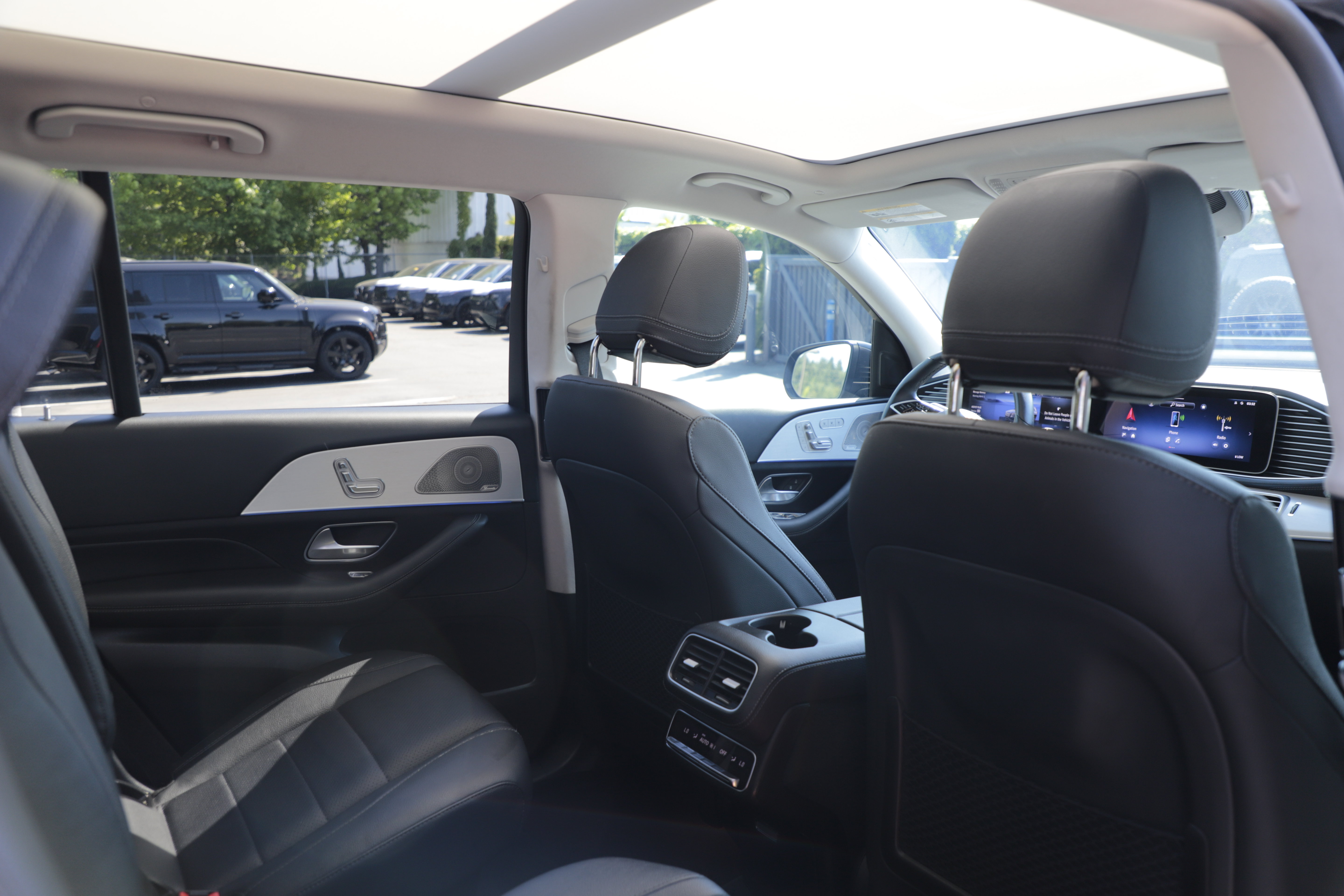 Used 2024 Mercedes-Benz GLS 450 4MATIC image 11