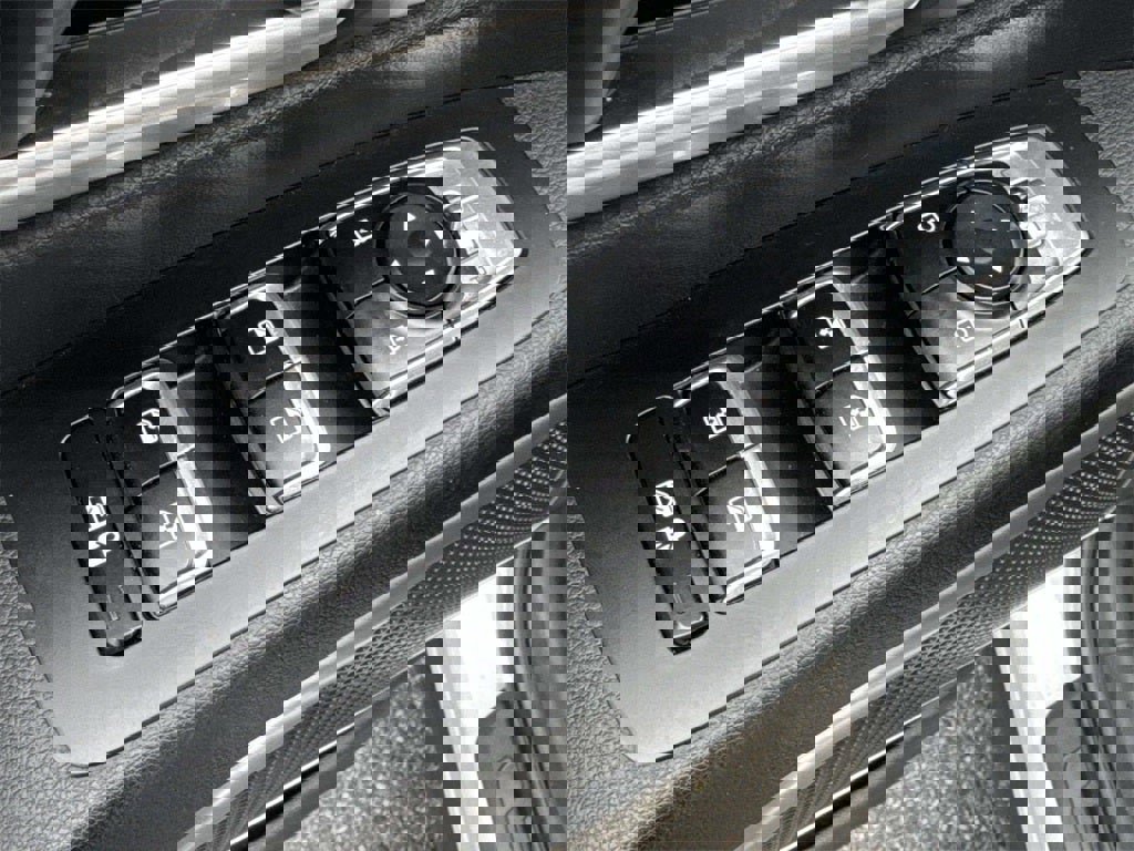 Used 2023 Kia Telluride LX image 17