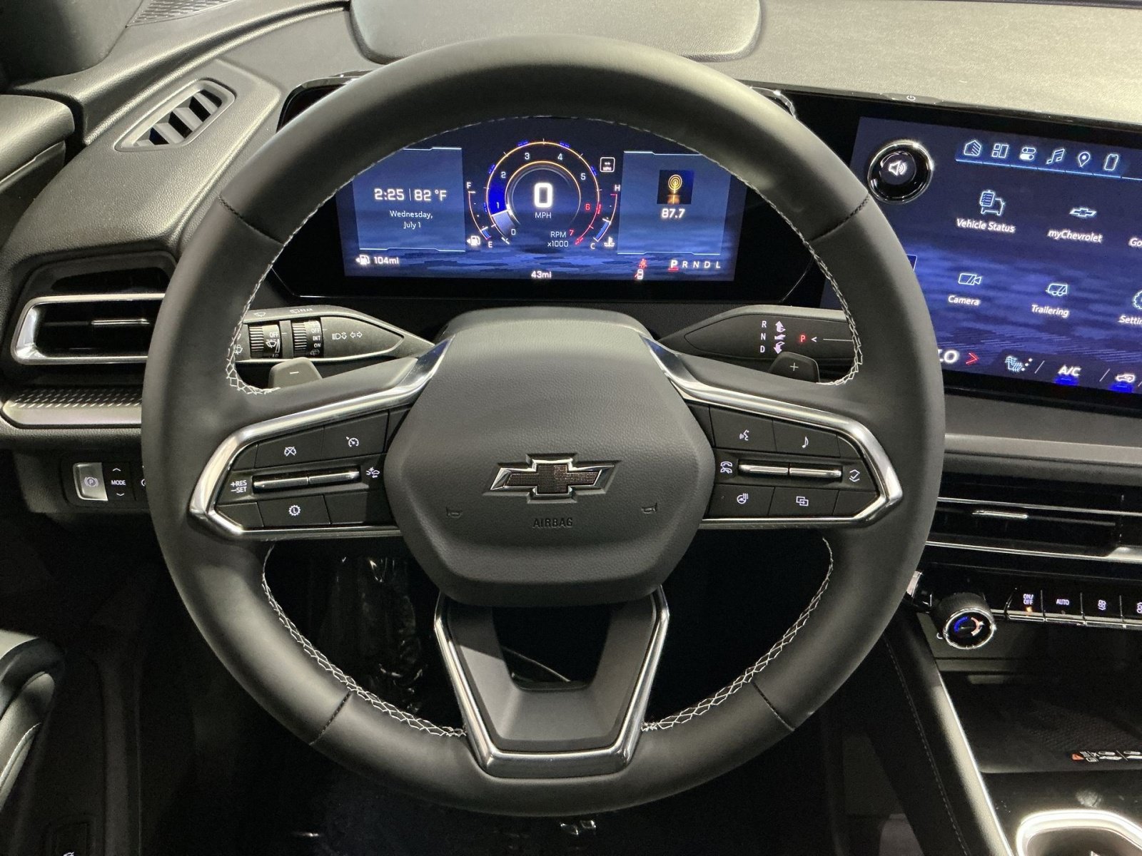New 2026 Chevrolet Traverse LT w/ Midnight/Sport Edition FWD image 17