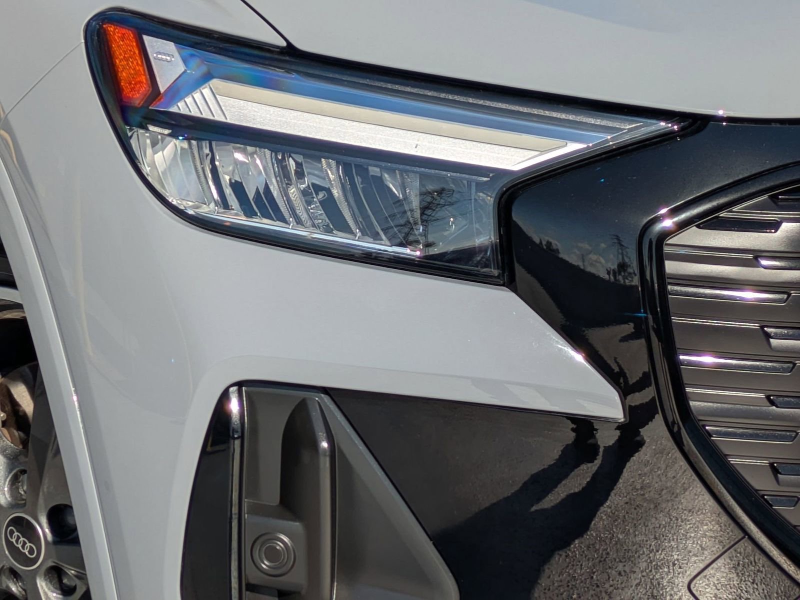 Used 2025 Audi Q4 e-tron Premium w/ Convenience Package AWD/4WD image 25