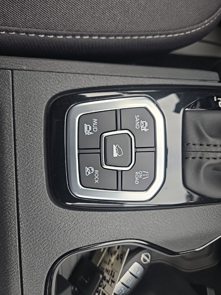 New 2026 Nissan Frontier SV image 21