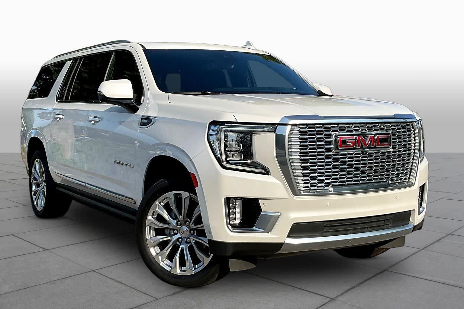 Used 2024 GMC Yukon XL Denali w/ Denali Reserve Package AWD/4WD image 3