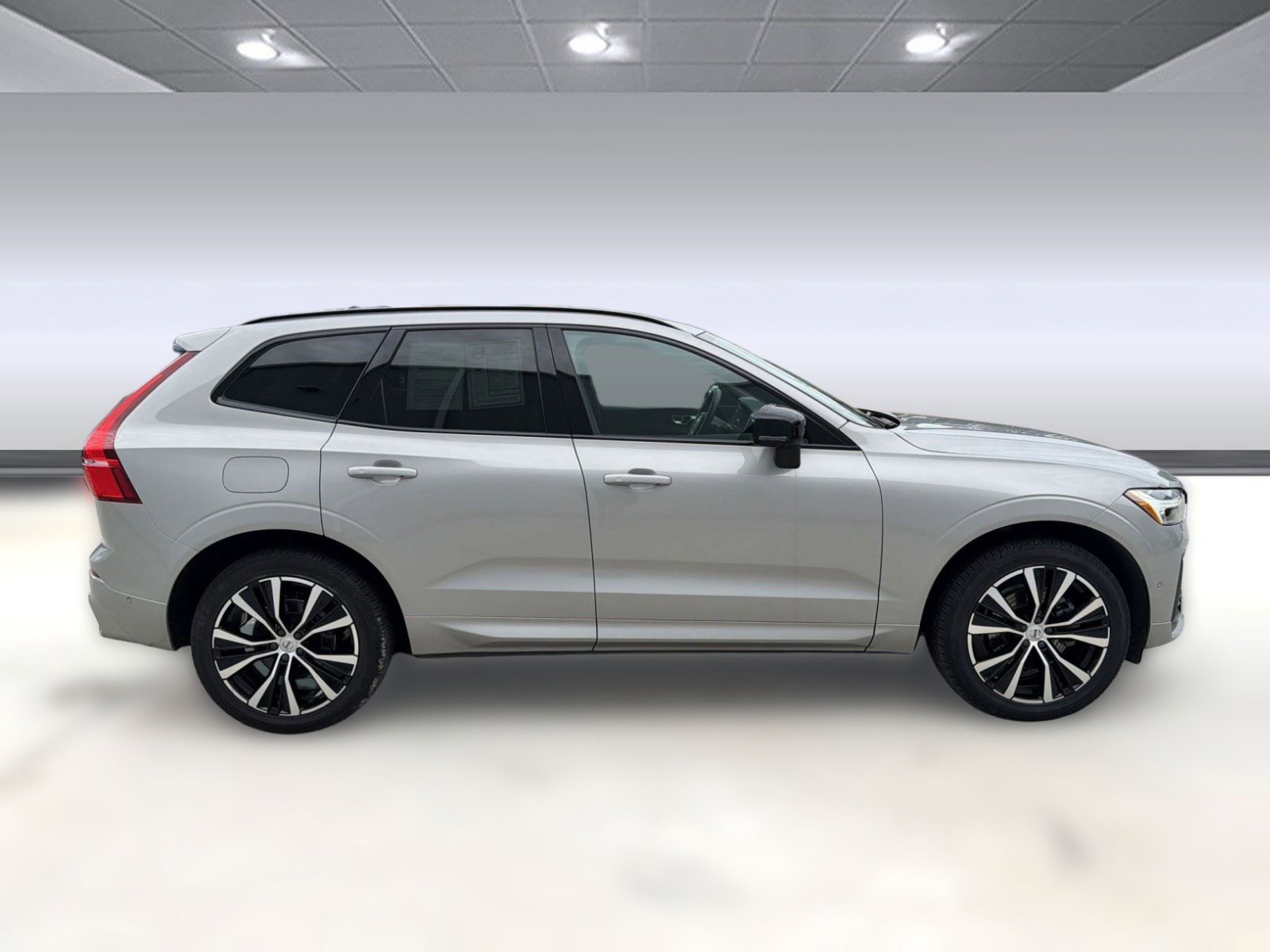 Used 2023 Volvo XC60 B5 Plus w/ Climate Package AWD/4WD image 8