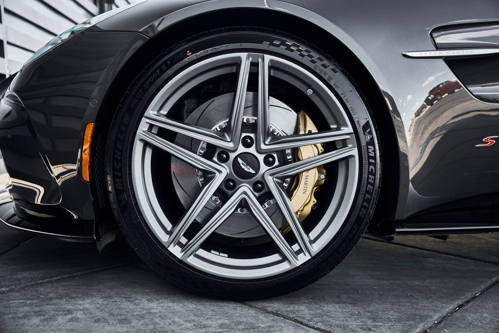 Used 2026 Aston Martin V8 Vantage S RWD image 3