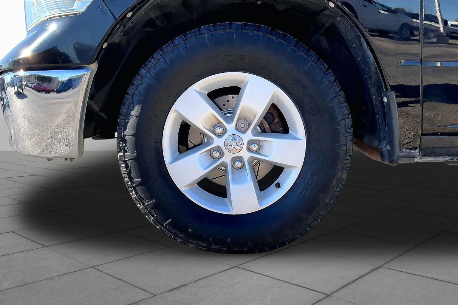 Used 2014 RAM 1500 Classic SLT RWD image 11