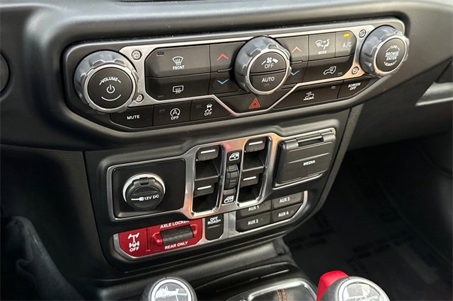 Certified 2023 Jeep Gladiator Mojave w/ Trailer Tow Package image 21