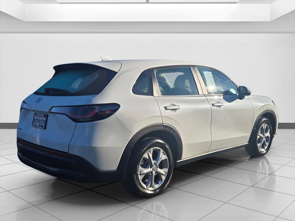 Certified 2025 Honda HR-V LX image 5