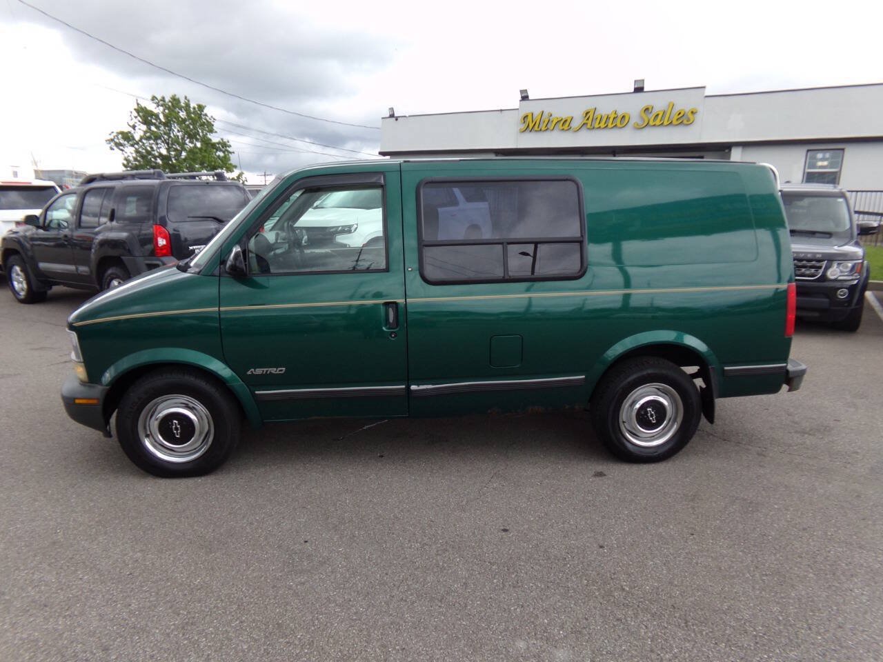 Used 1998 Chevrolet Astro w/ Convenience Group RWD image 49