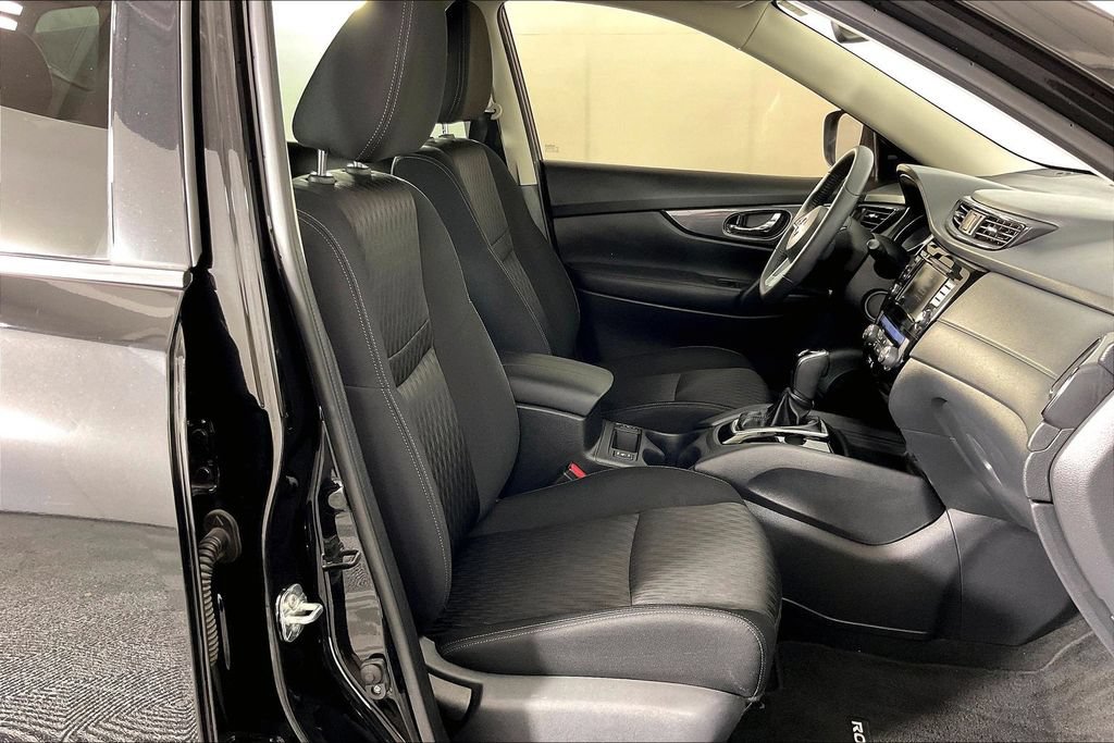 Used 2020 Nissan Rogue SV FWD image 9