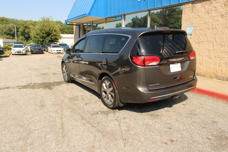 Used 2019 Chrysler Pacifica Limited FWD image 4
