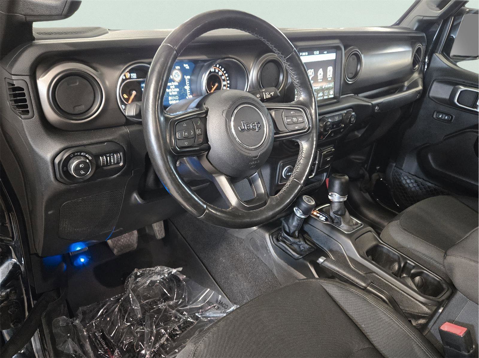 Used 2021 Jeep Gladiator Willys AWD/4WD image 11