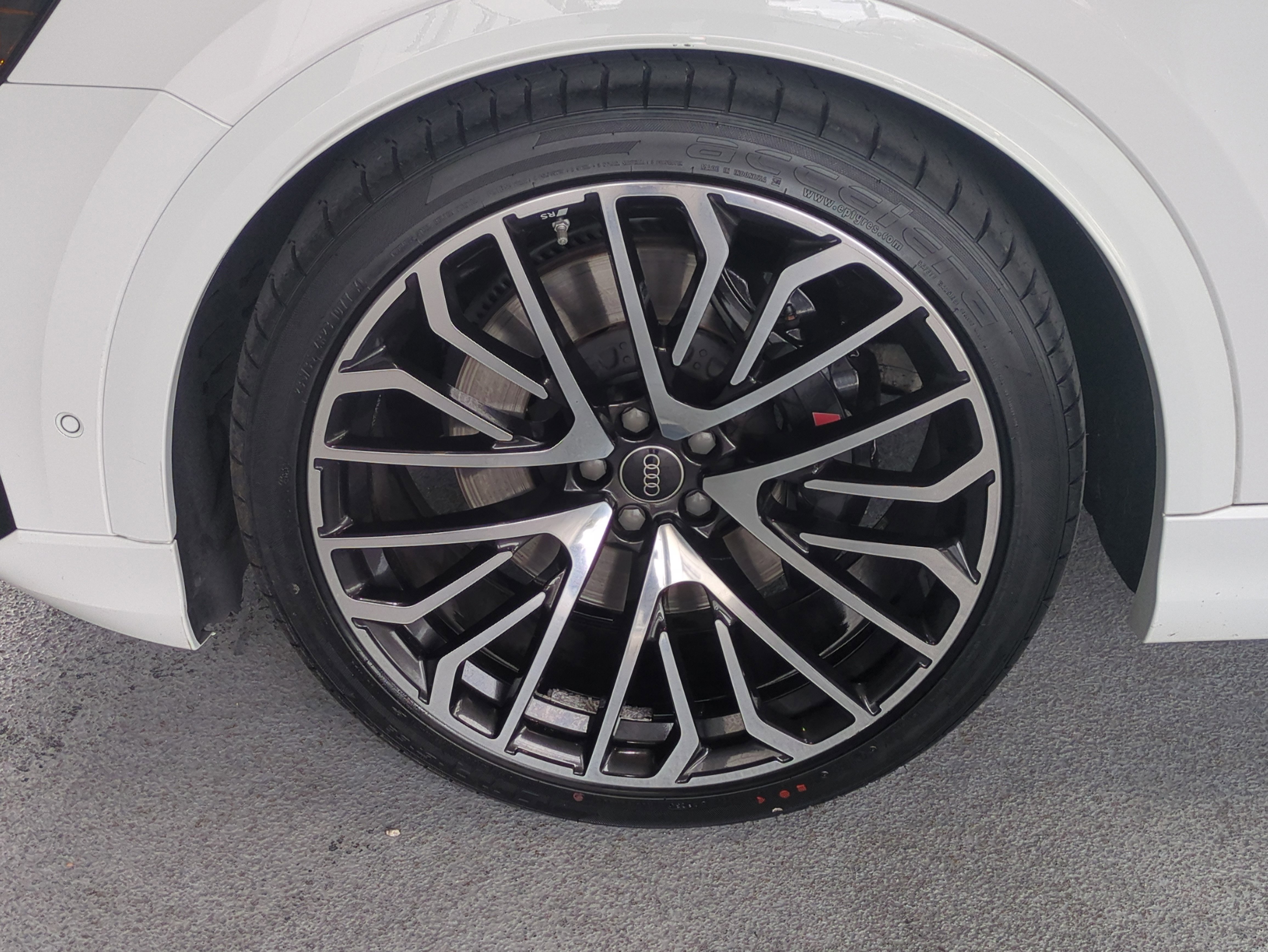 Used 2024 Audi SQ8 Prestige image 11