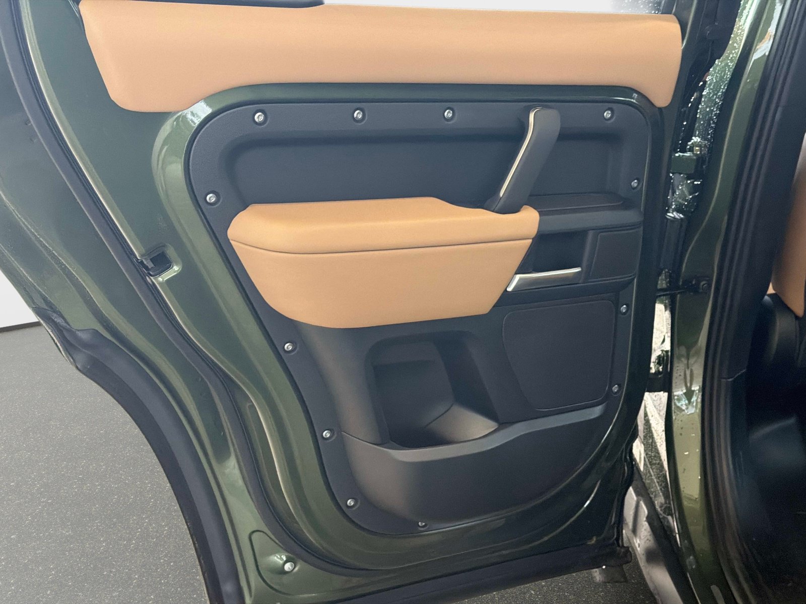 New 2026 Land Rover Defender 110 X-Dynamic SE AWD/4WD image 12