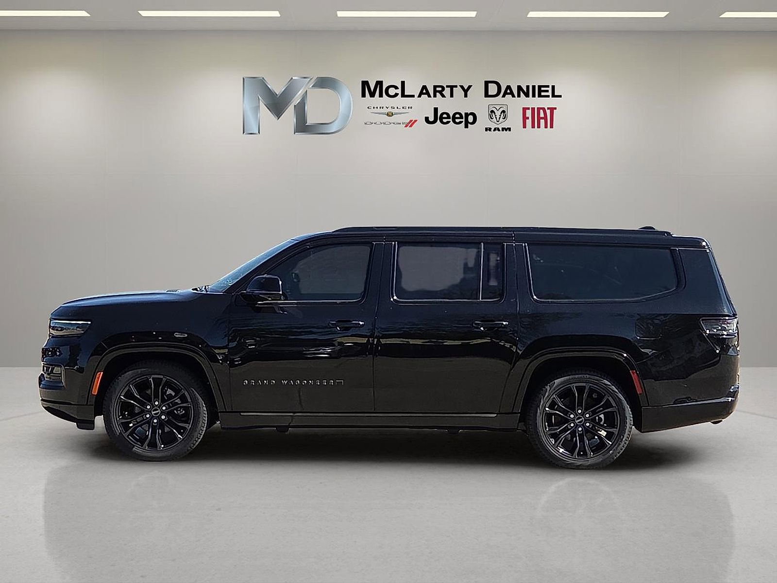 Used 2024 Jeep Grand Wagoneer L Series II w/ Quick Order Packagew 28T image 3