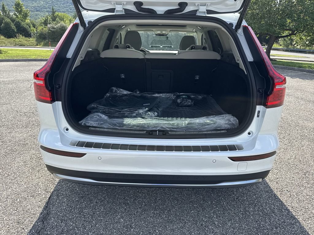 New 2026 Volvo V60 B5 Cross Country Plus w/ Protection Package Premier image 12