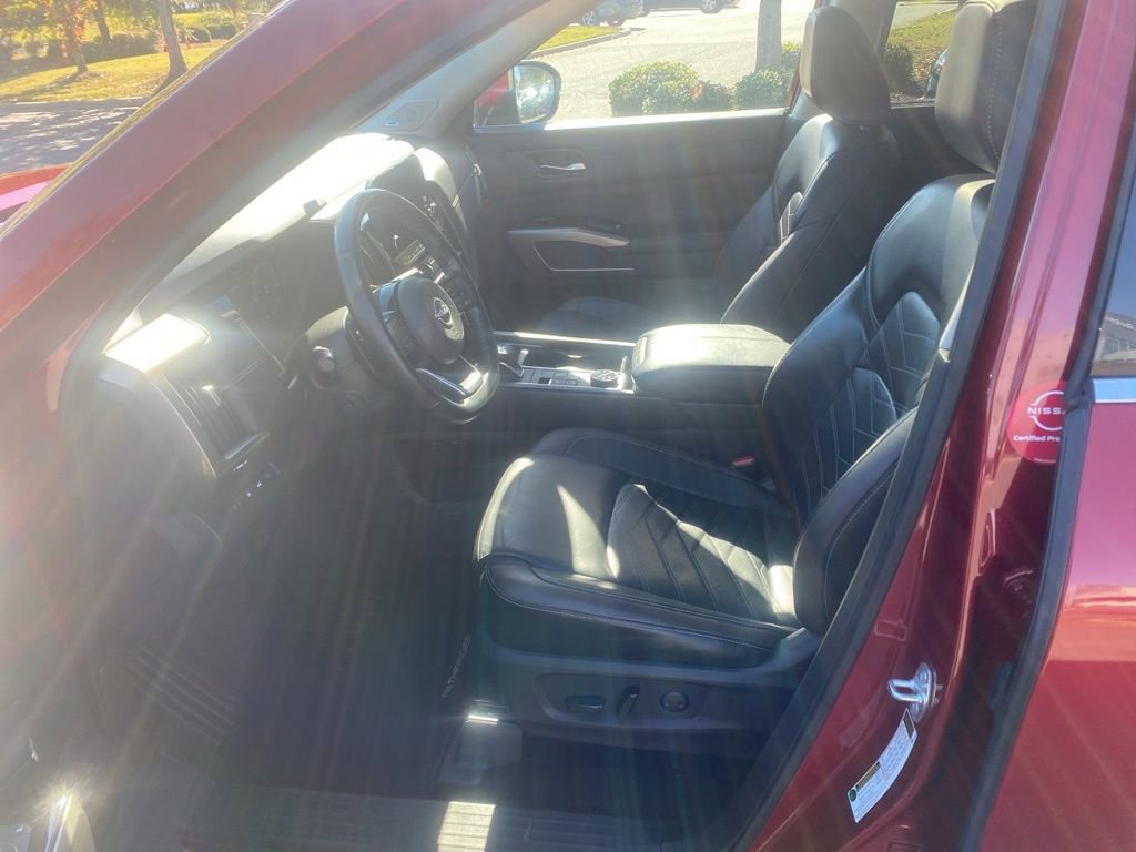 Used 2023 Nissan Pathfinder Platinum w/ Cargo Package image 16