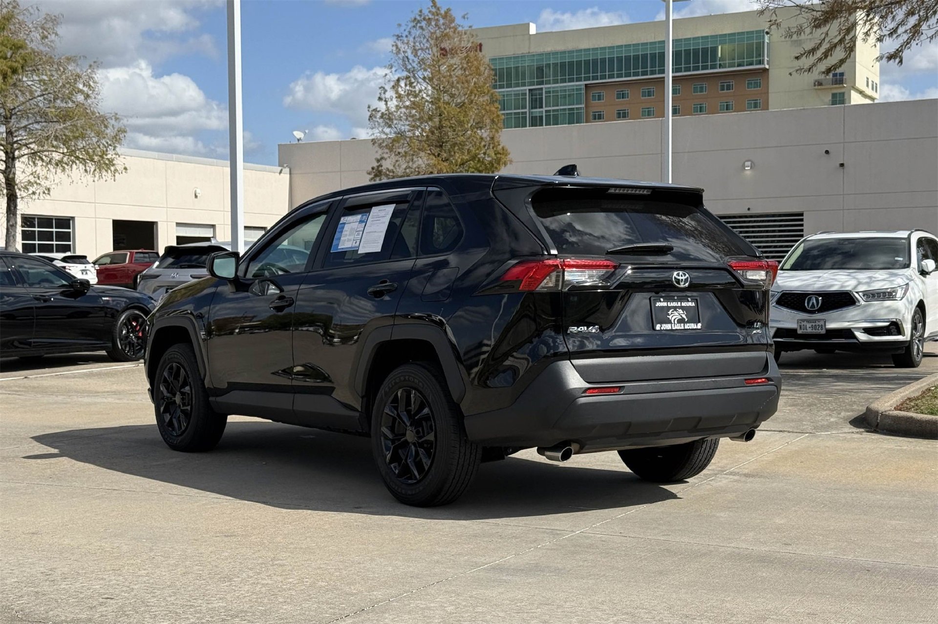 Used 2022 Toyota RAV4 LE image 4