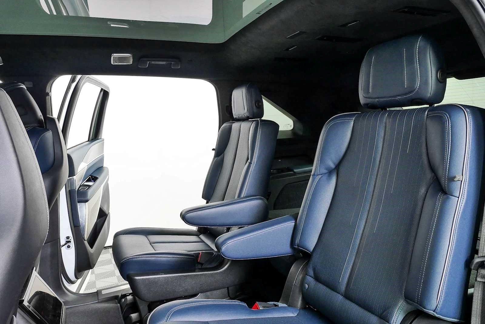 Certified 2025 Cadillac Escalade IQ Luxury 2 w/ LPO, Premium Carpet Package AWD/4WD image 25