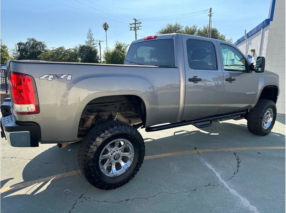 Used 2013 GMC Sierra 2500 SLE w/ SLE Preferred Package AWD/4WD image 9