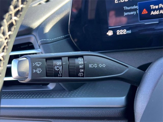 Used 2025 Chevrolet Traverse LT image 25