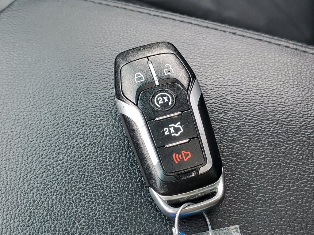 Used 2017 Ford Explorer XLT w/ Equipment Group 202A AWD/4WD image 33