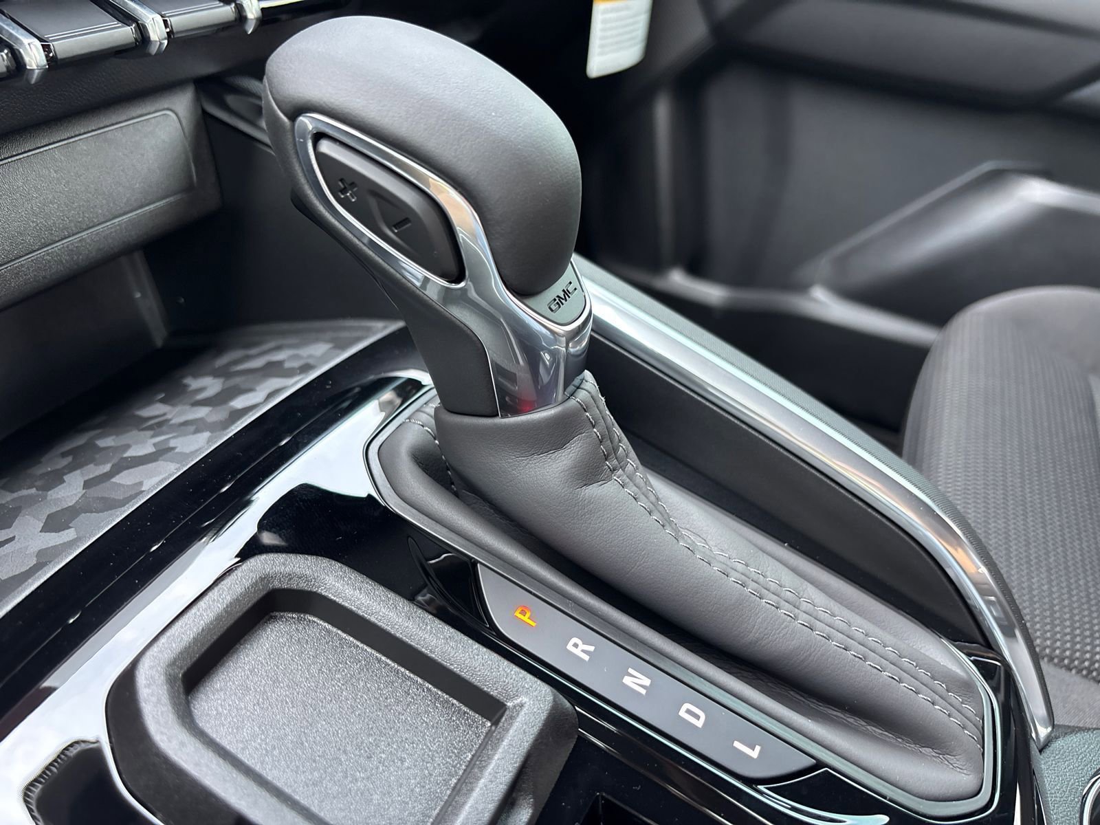 New 2026 GMC Canyon Elevation w/ Convenience Package image 12